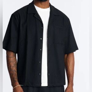 Nova Men Black Show Up Short Sleeve Cuban Shirt Size Small